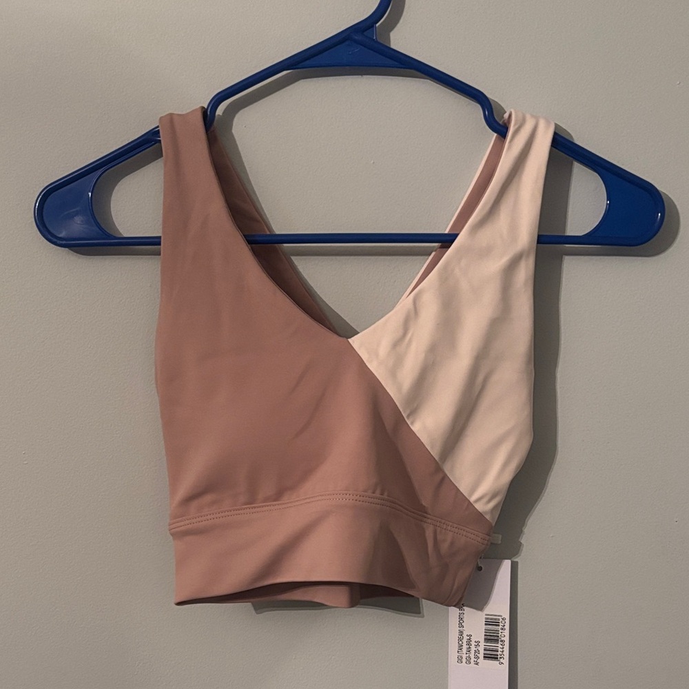 Elegant Two-Tone Women's Sports Bra